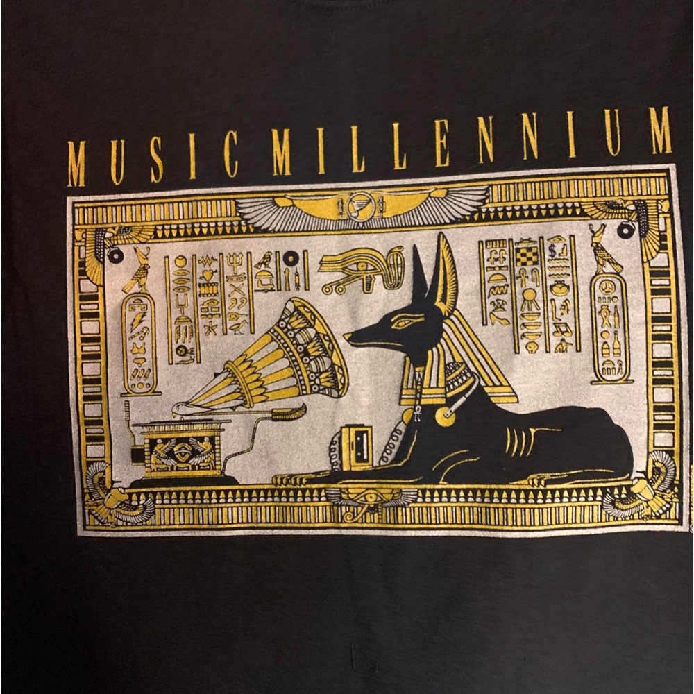 music millennium Egyptian phonograph silver gold and black tee vintage sz small